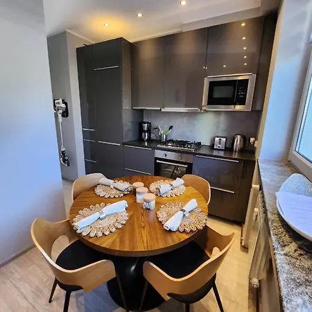 The Mirrors Apartment