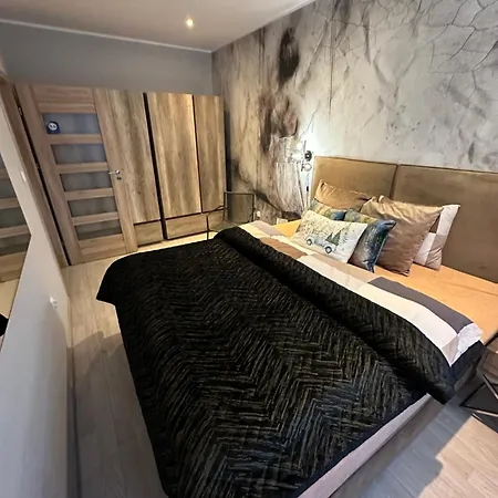 The Mirrors Apartment