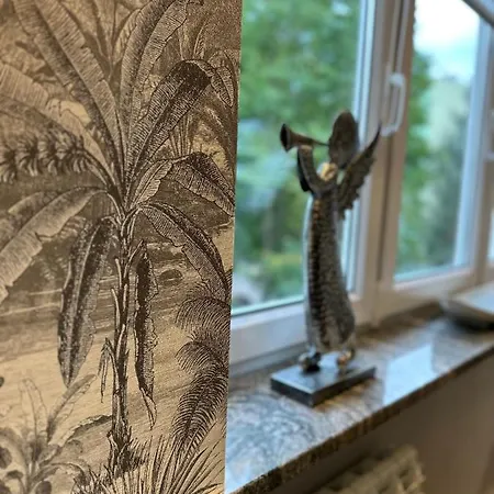 The Mirrors Апартаменти