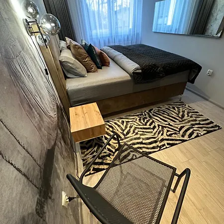 Апартаменты The Mirrors