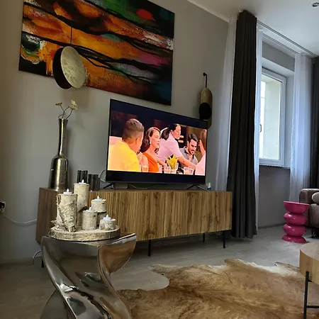 The Mirrors Lejlighed *