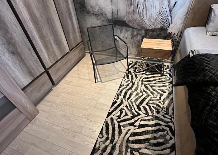 The Mirrors Апартаменты