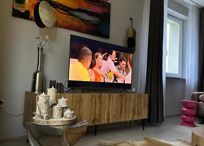 The Mirrors Apartment *