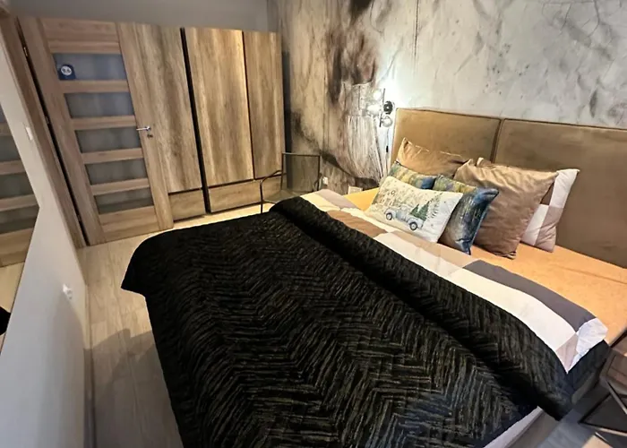 The Mirrors Apartment